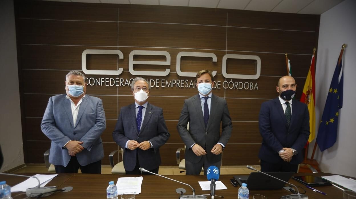 Responsables empresariales de CECO y de la Junta de Andalucía, en la mañana de este lunes