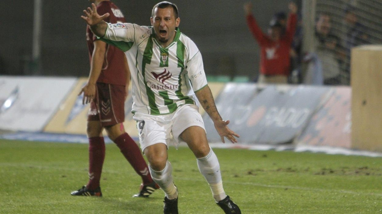 Javi Moreno durante un partido con el Córdoba CF