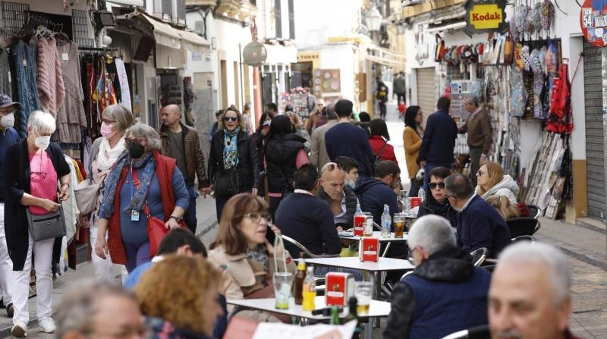 Terrazas en el Centro de Córdoba el pasado mes de marzo