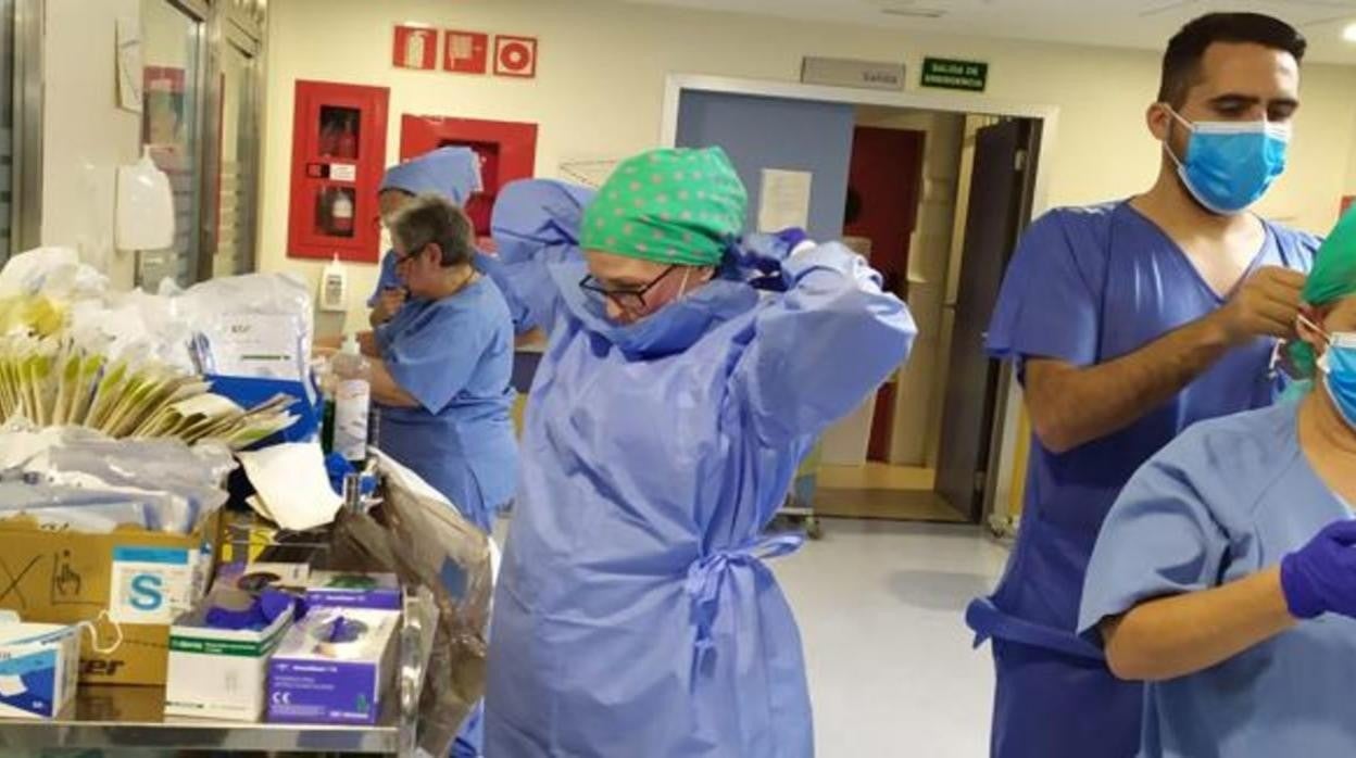 Sanitarios en un centro hospitalario