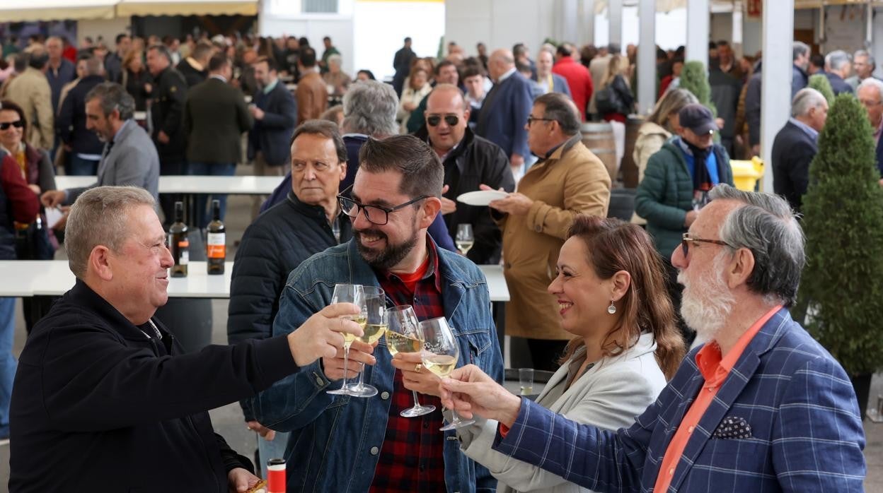 Asistentes a la cita en la explanada de la Diputación, este miércoles