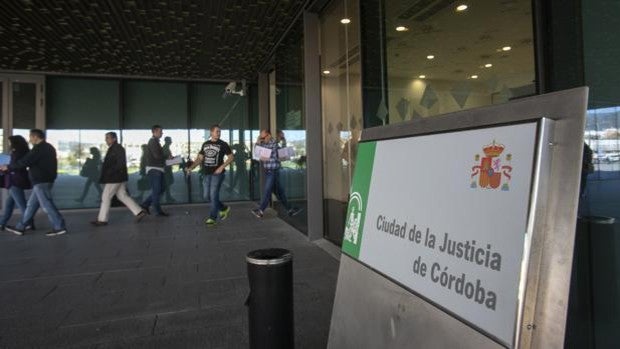 Condenan a tres mujeres en Córdoba por coacción a una testigo de un juicio por un delito sexual