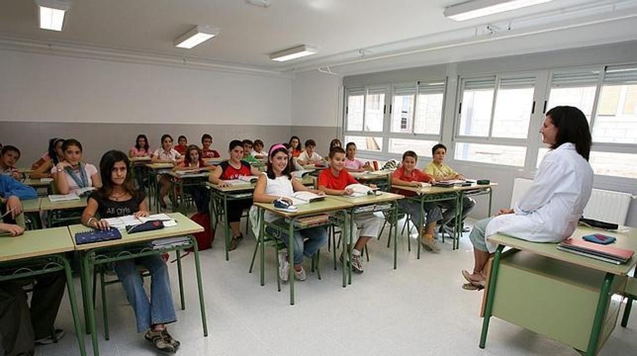 Alumnos en clase sin mascarilla