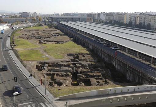 Estado actual de los escasos restos del palacio de Cercadilla coservados junto a la estación