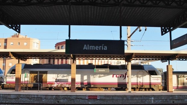 Almería, a seis horas de Madrid 30 años después de que el AVE echara a andar