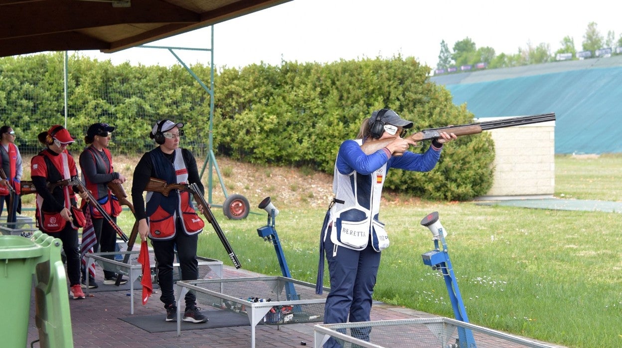 Fátima Gálvez dispara en una de las pruebas disputadas en el torneo