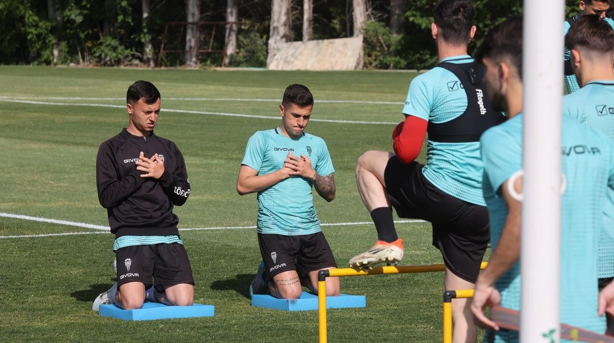 Ale Marín y Castillo, dos de los cuatro jugadores del filial presentes este miércoles en el entreno