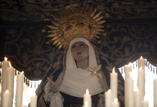 La Virgen del Mayor Dolor en su Soledad, en su psao de palio