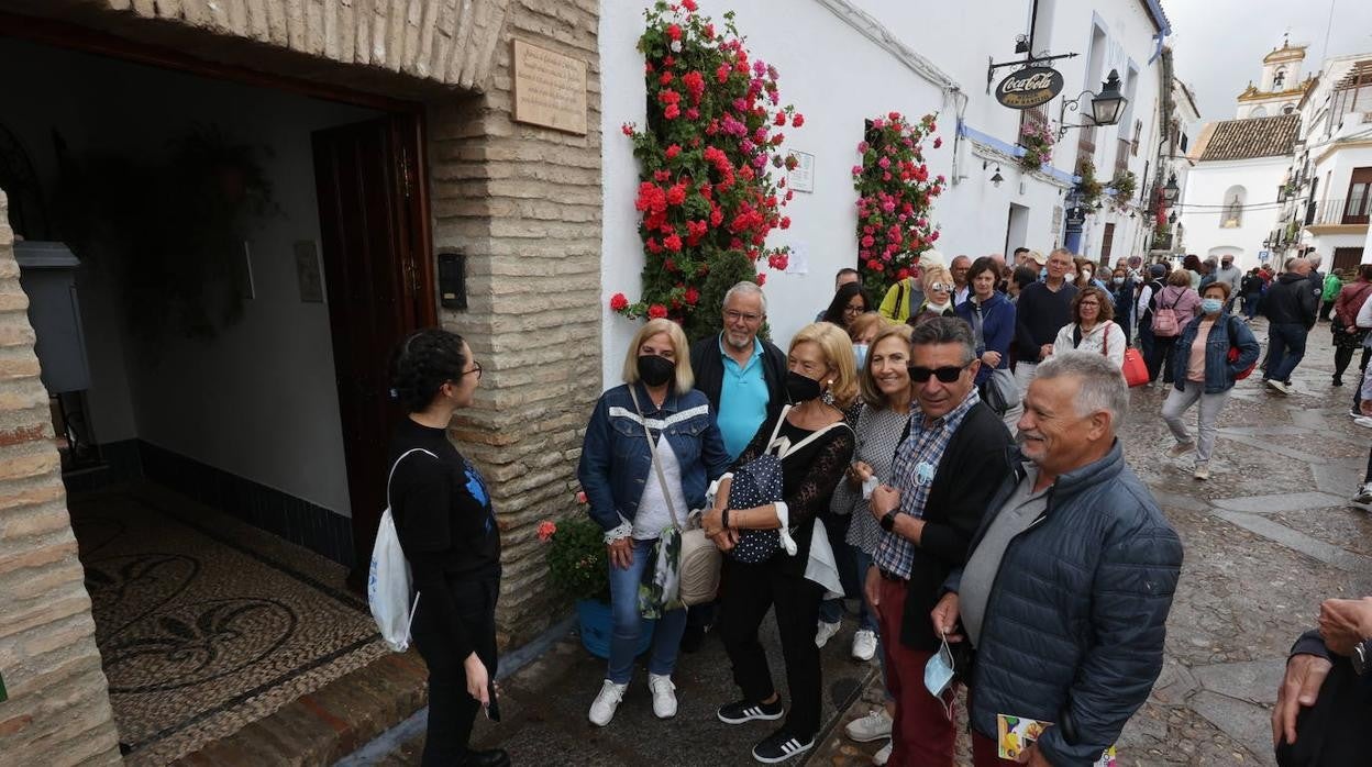 Colas en San Basilio en la mañana del martes 3 de mayo