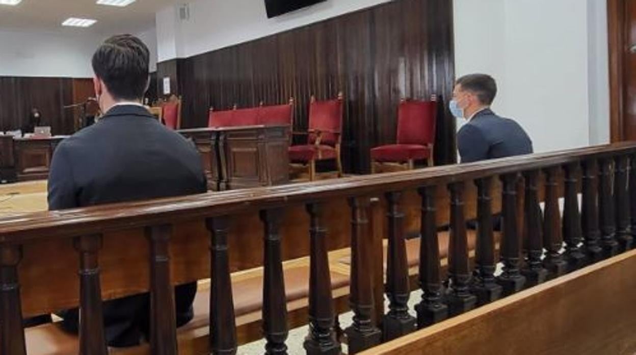 David Goldar y Santi Mina en la última sesión del juicio en Almería.