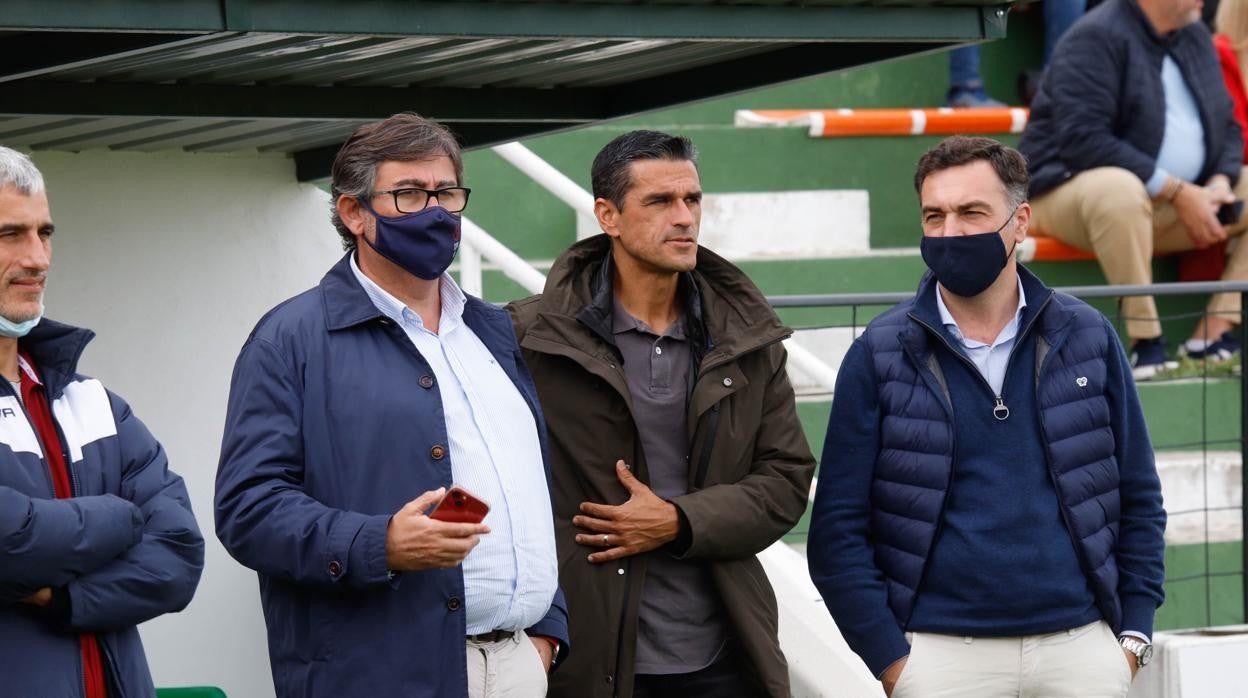 González Calvo, Juanito y Miguel Gómez, en el partido del Córdoba CF ante el Antequera