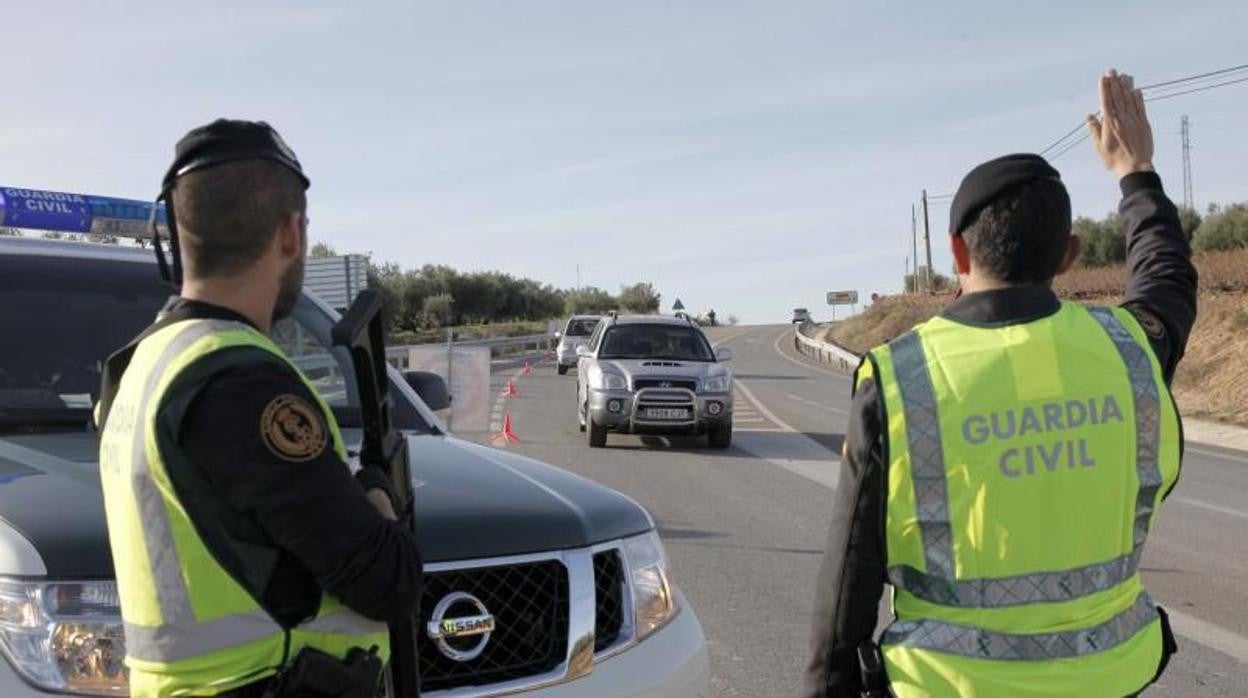 Agentes de la Guardia Civil en Montilla