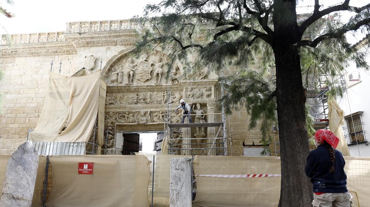 Retirada de andamios de la fachada del Museo