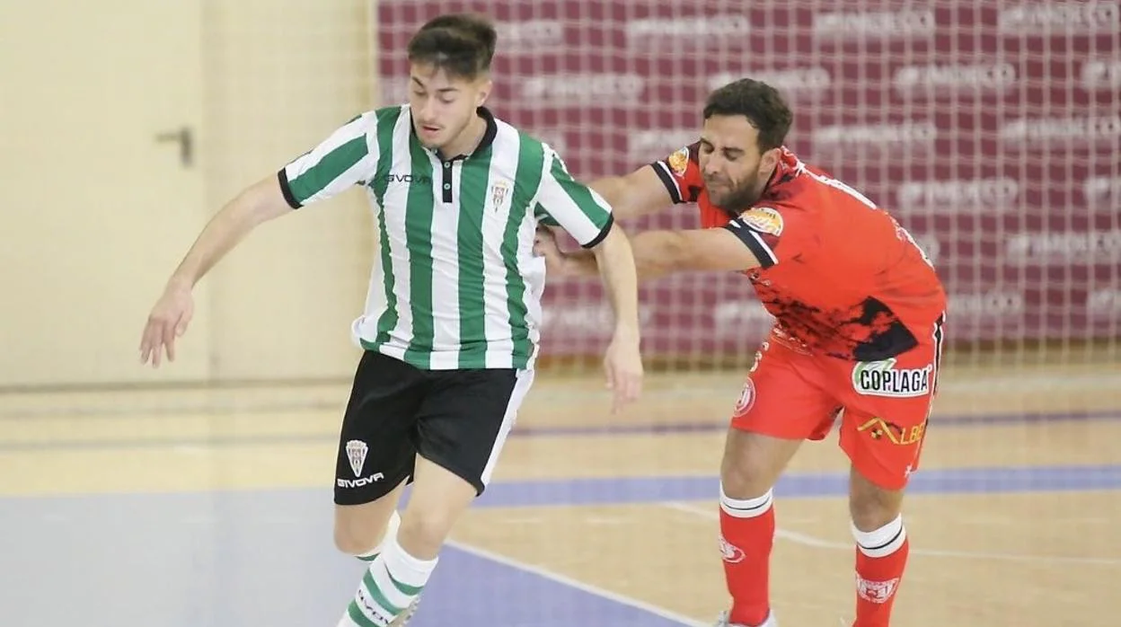 El ala Álex Bernal, en un partido del Córdoba Futsal esta temporada