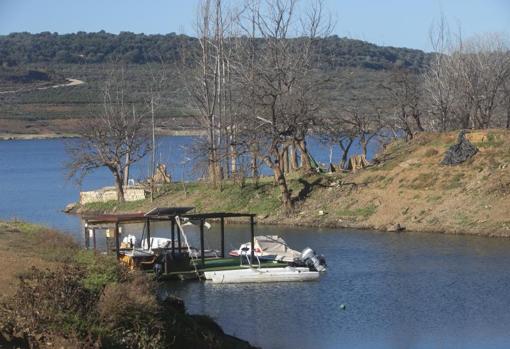 El embalse de La Breña el otoño pasado