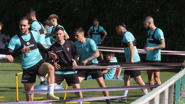 ¿Qué jugadores han renovado ya con el Córdoba CF para la próxima temporada en Primera RFEF?