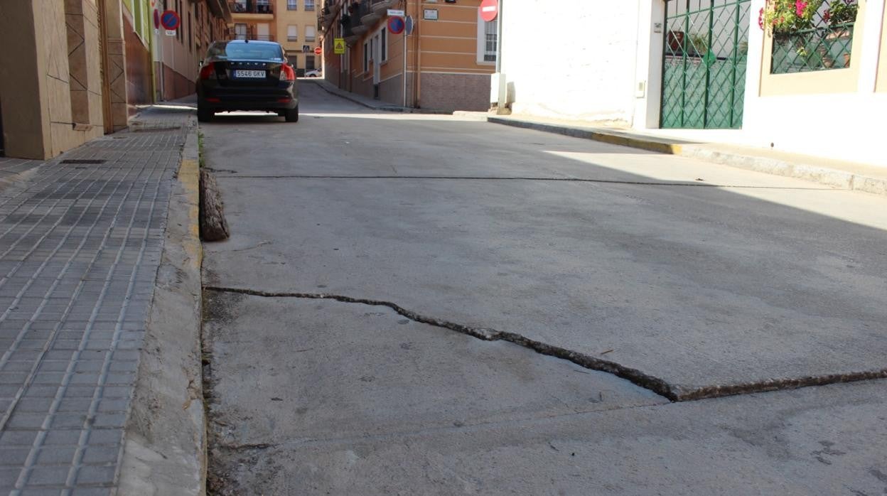 Grieta en la calle Río Guadalquivir