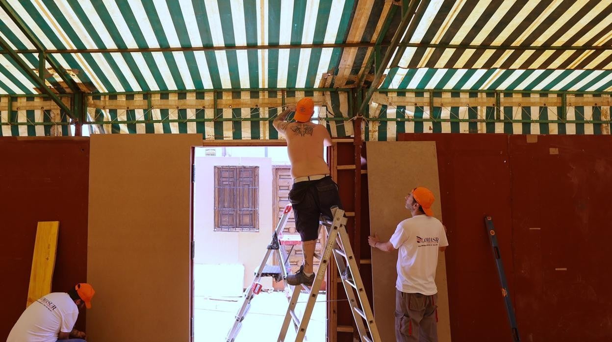 Preparativos en una caseta del Arenal