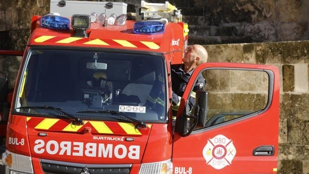 Incendio Córdoba | Un fuego en la cocina de un piso de la calle Evangelio deja dos intoxicados por humo