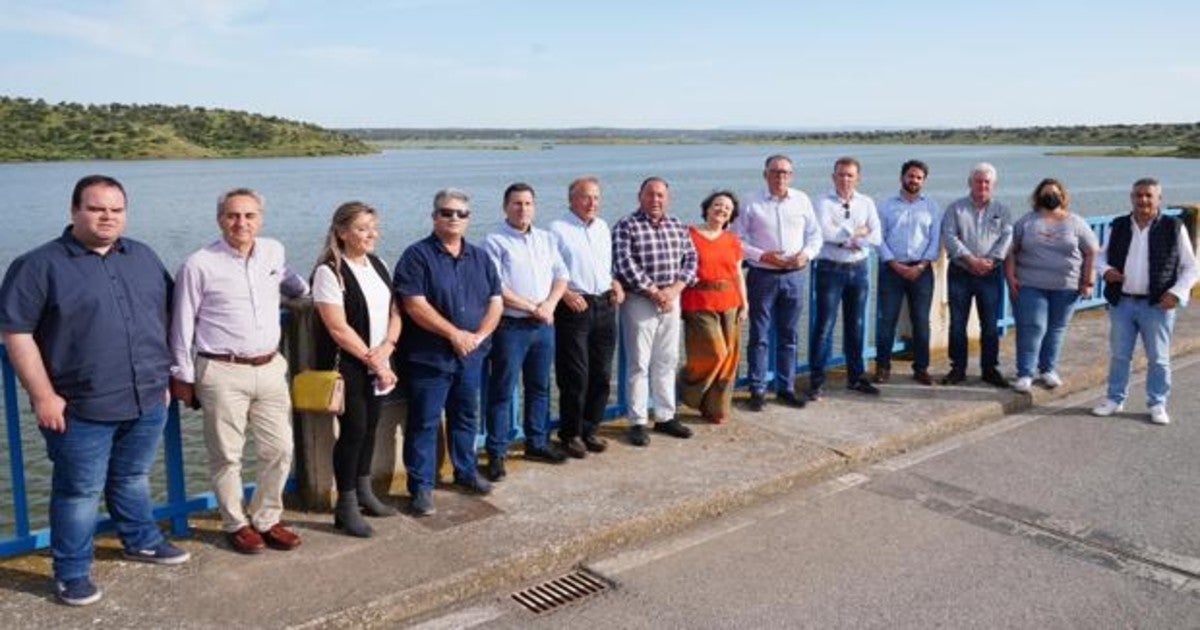 Alcaldes del norte de la provincia de Córdoba y la subdelegada del Gobierno en un acto de campaña esta semana en La Colada