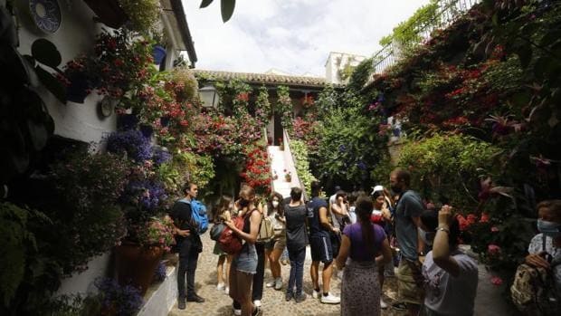 Los patios de Córdoba duplican las visitas del año pasado y se acercan a los registros de 2019