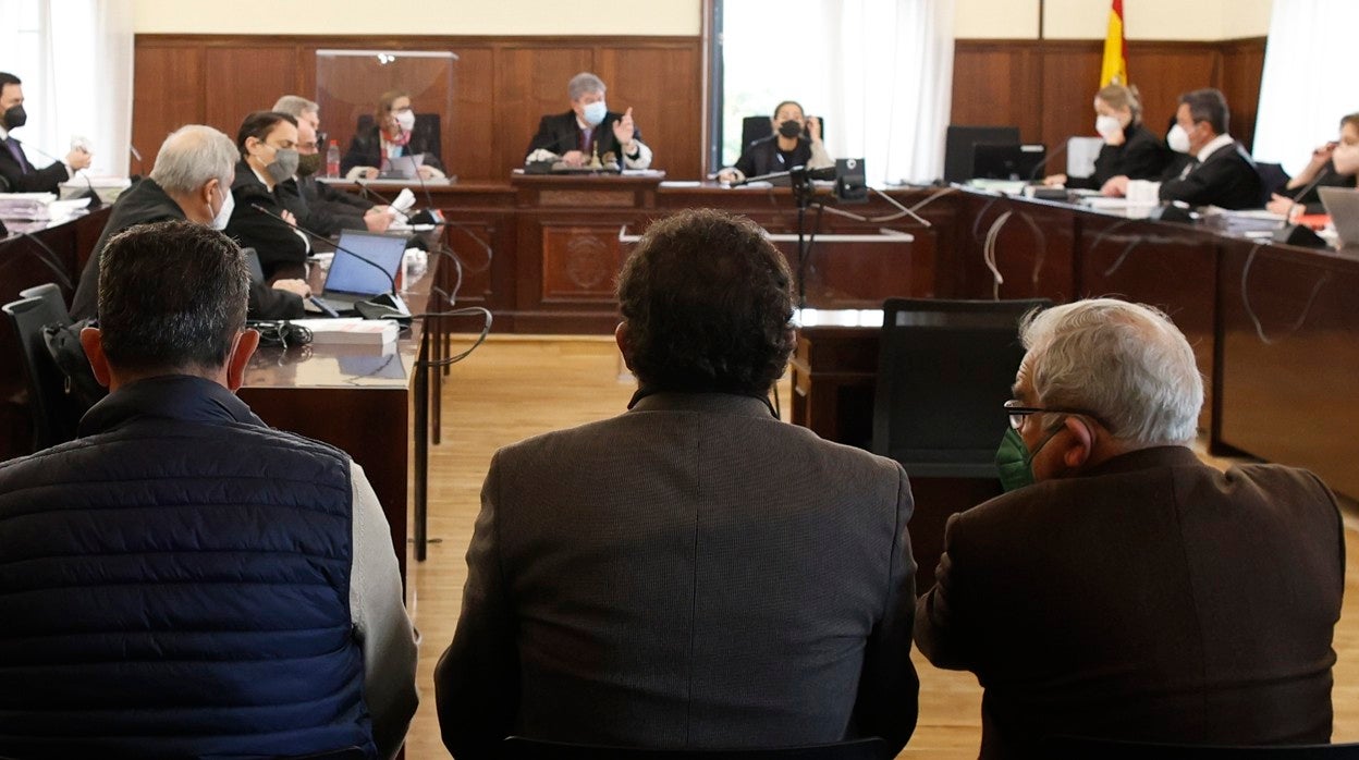 Vista general de la primera sesión del juicio por las ayudas de los ERE a empresas del corcho