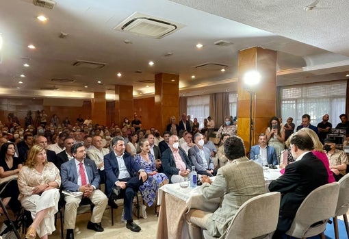 Presentación del libro 'Política para adultos'