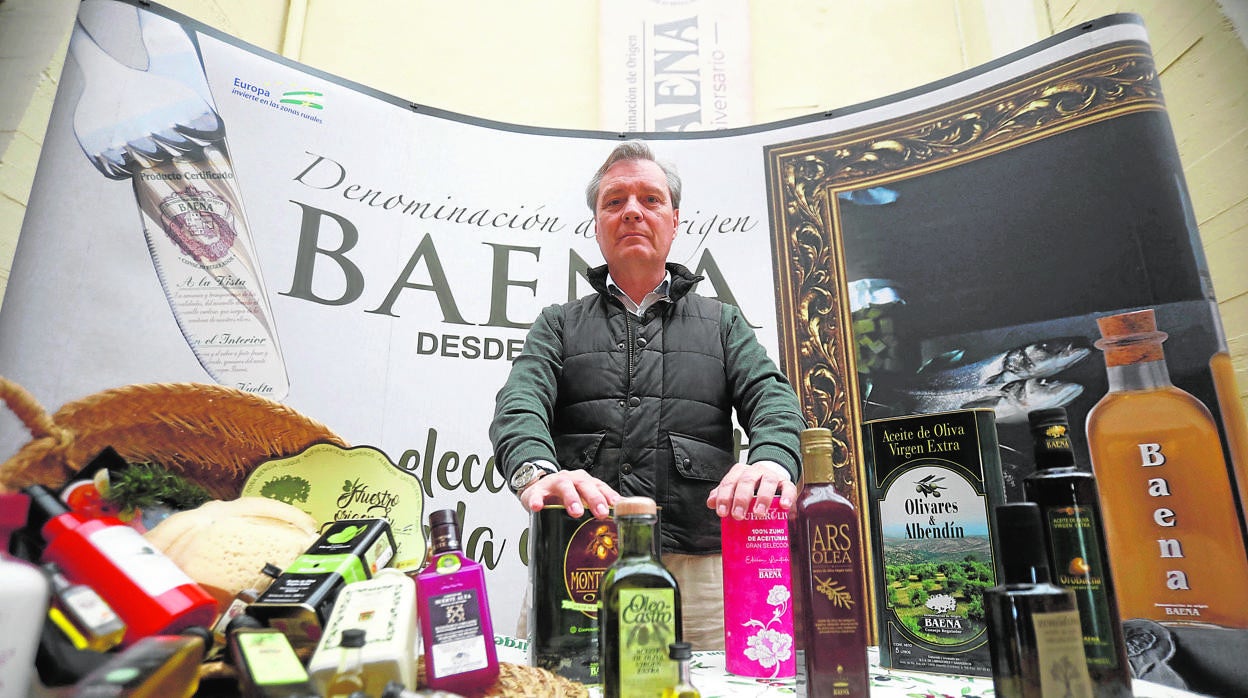 Expositor de marcas de aceite de oliva virgen de la DOP Baena