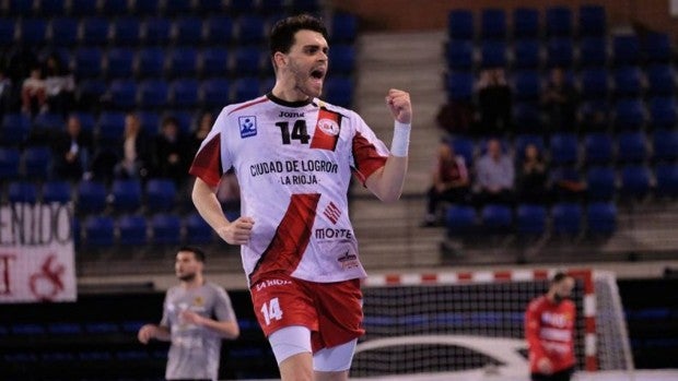 Balonmano | El Ángel Ximénez se refuerza para la próxima temporada con el extremo Javi Muñoz