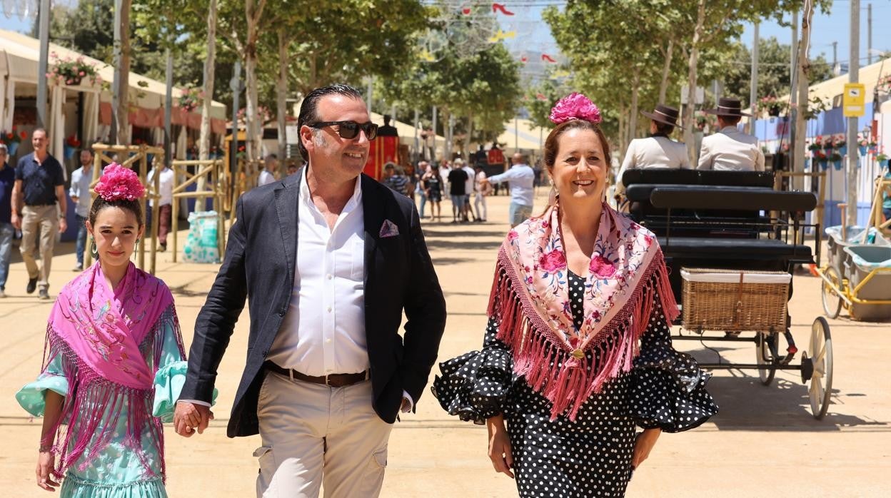 Una familia, a su llegada a la Feria este viernes