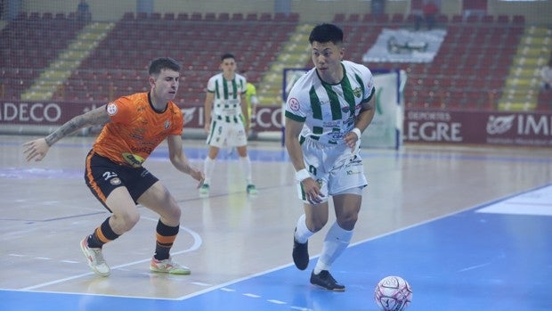 El Córdoba Patrimonio empata con el Ribera Navarra y cae en la lucha por el play off (2-2)