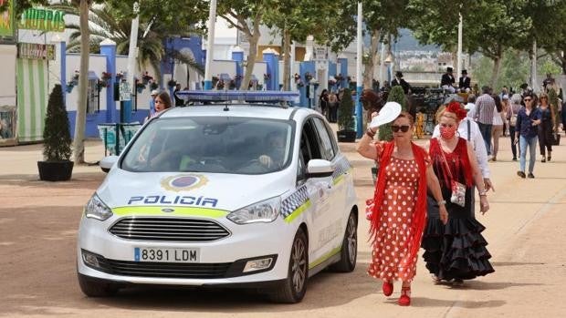 Feria de Córdoba 2022 | Los Bomberos rescatan a un hombre tras dos horas atrapado en el fango del río