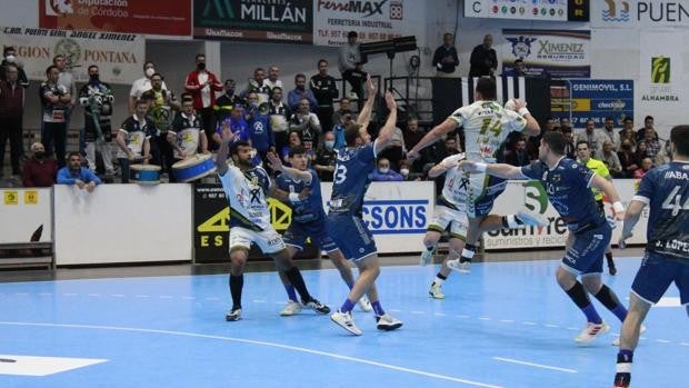 Balonmano | El Ángel Ximénez Puente Genil cierra una temporada más sufrida de lo habitual