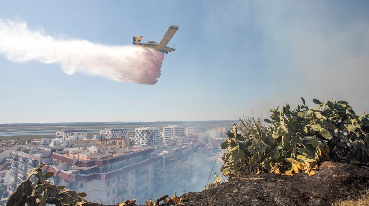 Incendio en las laderas del Conquero en Huelva