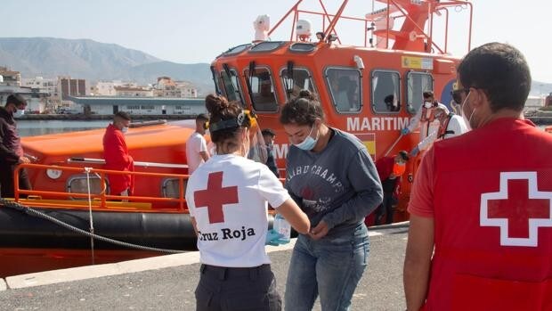 Rescatados 81 inmigrantes en varias pateras frente a las costas de Almería