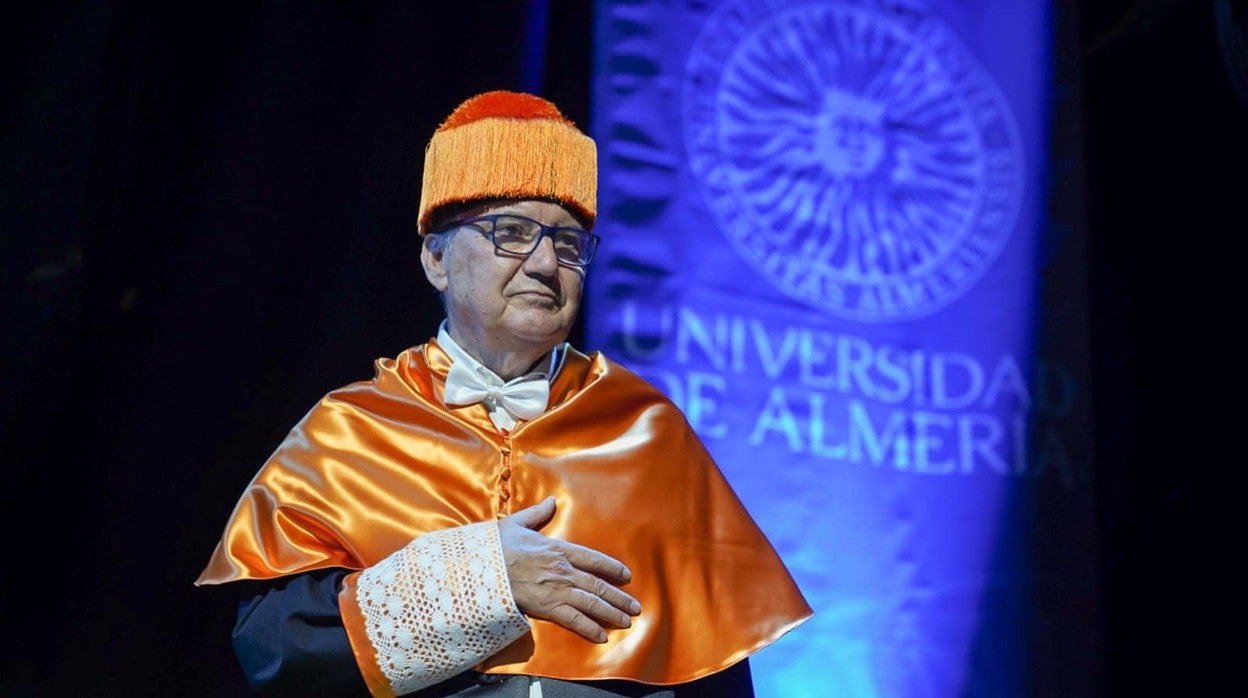 Francisco Martínez-Cosentino Justo, doctor honoris causa por la Universidad de Almería.