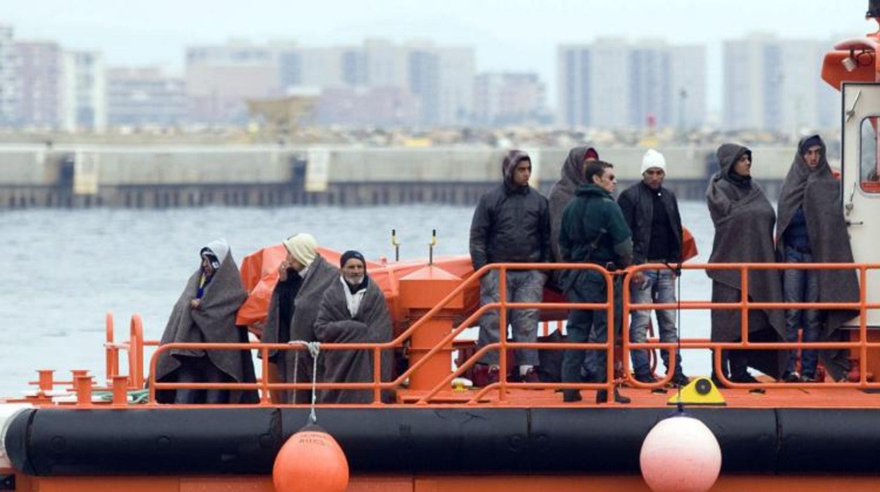 Imagen de archivo de inmigrantes rescatados frente a las costas de Almería