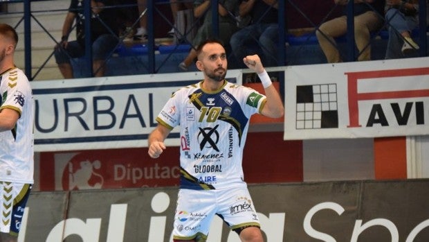 Balonmano | José Cuenca cumplirá su decimocuarta temporada con el Ángel Ximénez Puente Genil