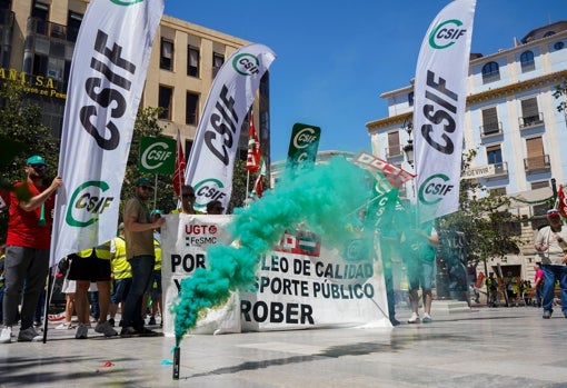 Imagen de las movilizaciones de este viernes en la jornada de huelga de Transportes Rober