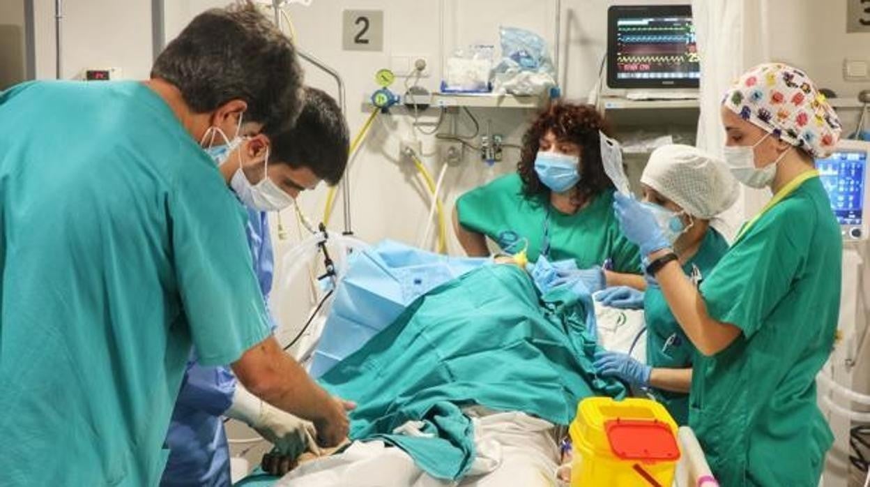 Sanitarios en un hospital de Córdoba