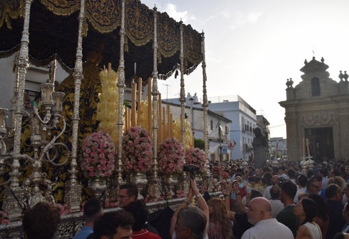 Nuestra Señora de la Estrella, en su llegada a la plazuela