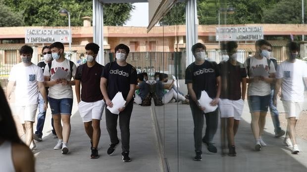 Selectividad 2022 Córdoba | ¿Qué materiales puedes llevar el primer día?