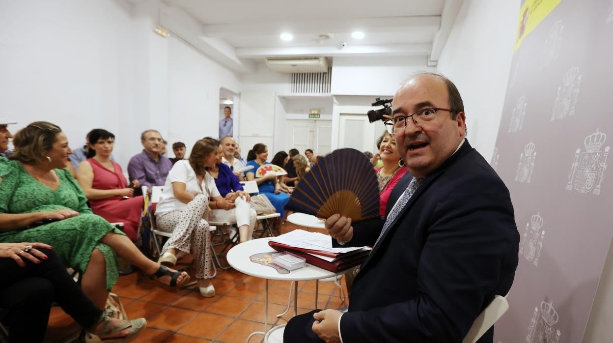 El ministro, durante su encuentro con creadores en La República de las Letras