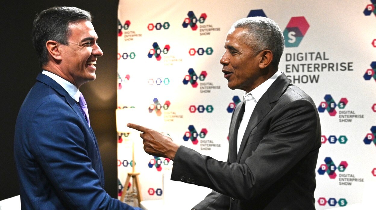 Pedro Sánchez y Barack Obama se estrechan la mano este martes en Málaga