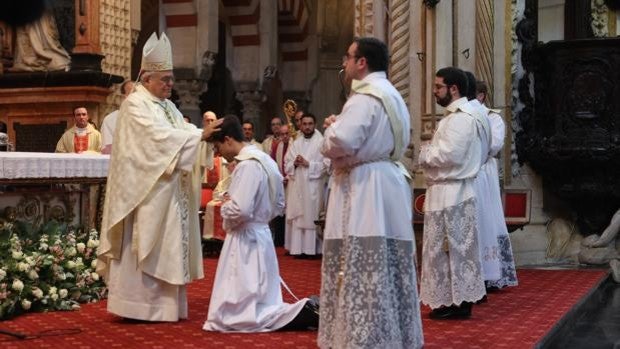 El obispo Demetrio Fernández: «Quedaos solo con Jesucristo y Él os hará enormemente felices»