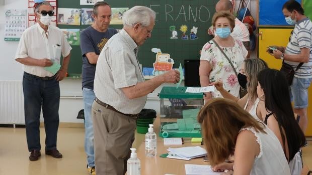 Córdoba lidera la participación en Andalucía con un 48,49% de los votos y una ligera caída a las 18.00 horas
