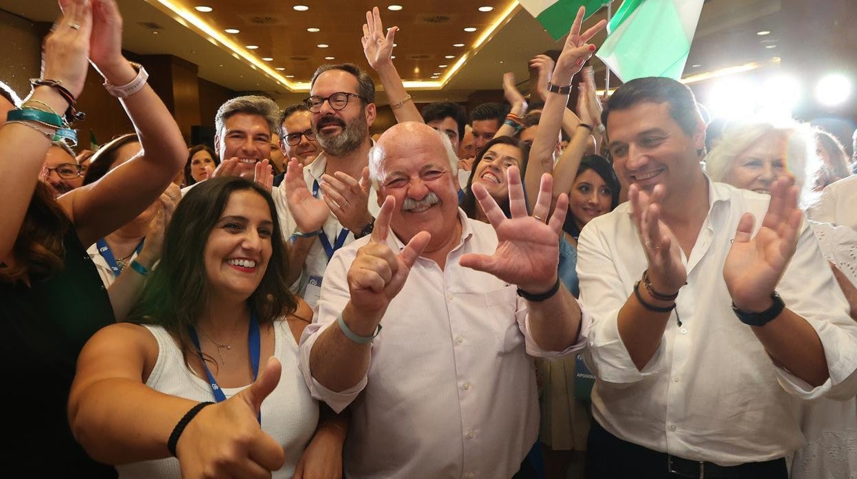 Celebración en el PP DE Córdoba del resultado de las elecciones en Andalucía