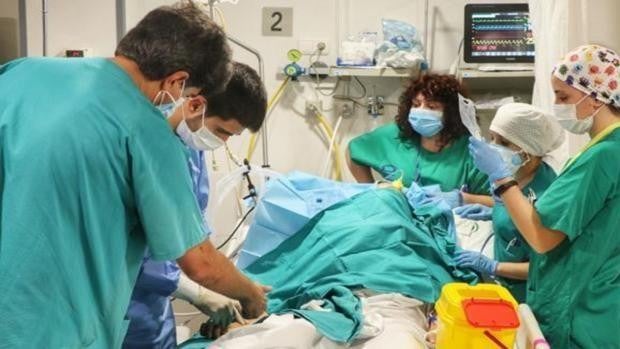 Andalucía reduce sus hospitalizados por Covid a menos de 500 aunque repuntan los contagios