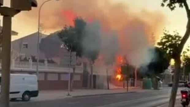 Un Guardia Civil herido en un incendio en un chalet de Punta Umbría