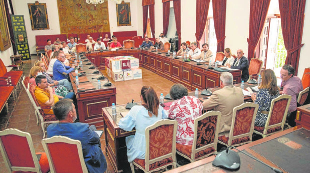 Reunión de alcaldes con representantes de la Junta y la Diputación durante el día de ayer